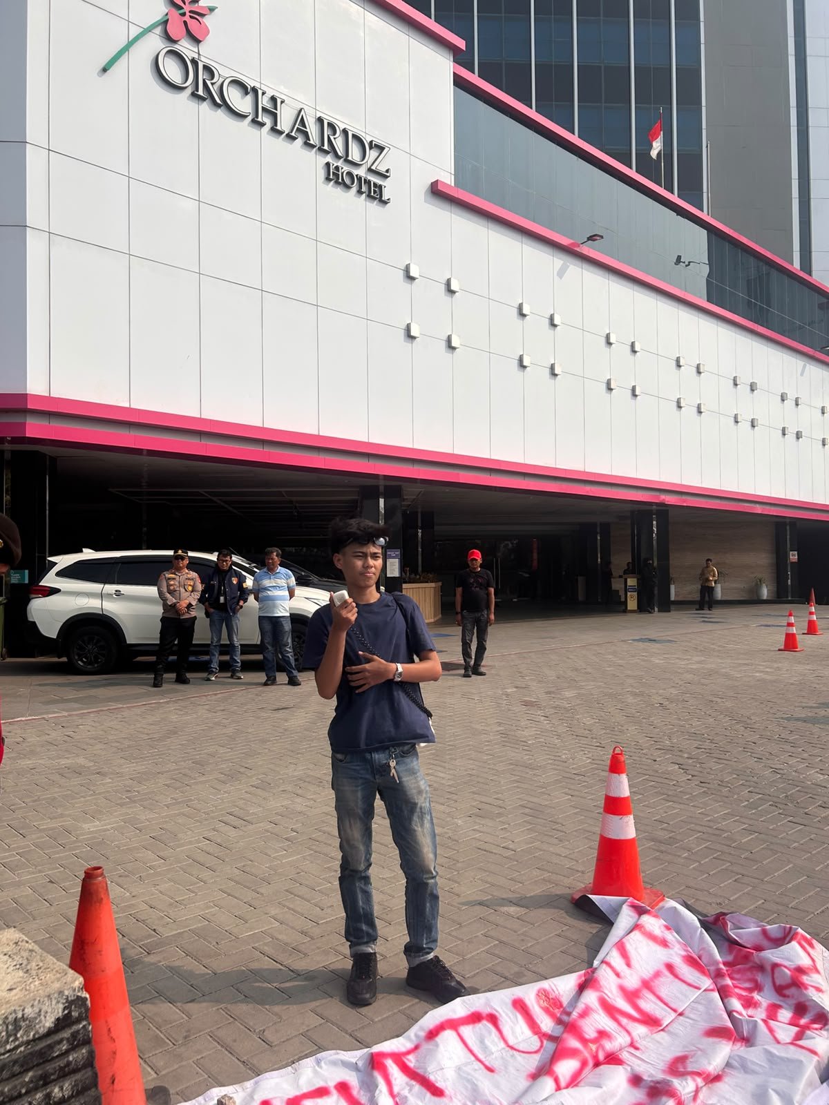 FORMASI Gelar Aksi Soroti Dugaan Praktik Prostitusi dan Peredaran Minuman Beralkohol di Orchadz Hotel Bandara