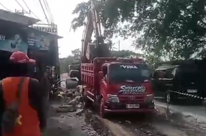Material Bongkaran Proyek Jalan Raya Jati Sepatan Diduga Dipindahkan ke Luar Lokasi, Transparansi Dipertanyakan